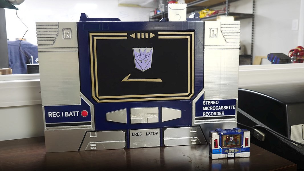 Custom Building A Giant G1 Soundwave Bluetooth Speaker Boombox (1 of 1)